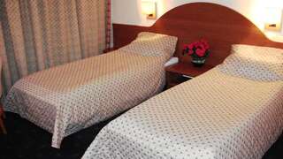 Отель Hotel Irisa Бухарест Двухместный номер с 2 отдельными кроватями-1