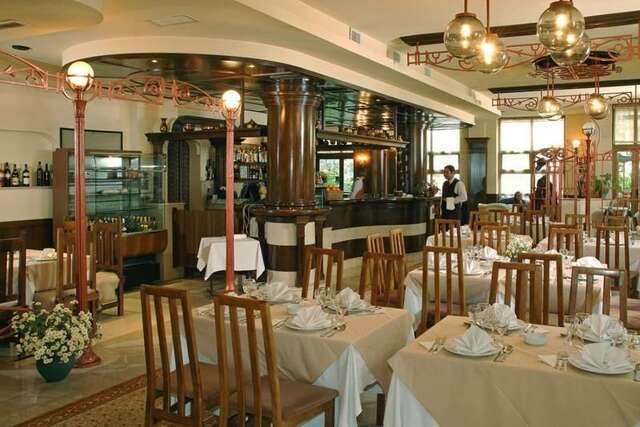 Отель Hotel Irisa Бухарест-15